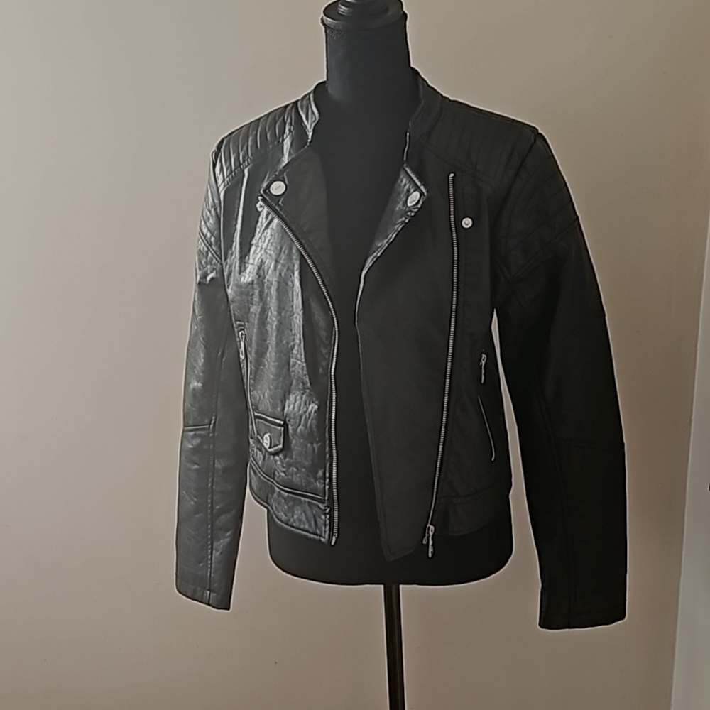 NWOT black size medium jacket by Urban Republic .